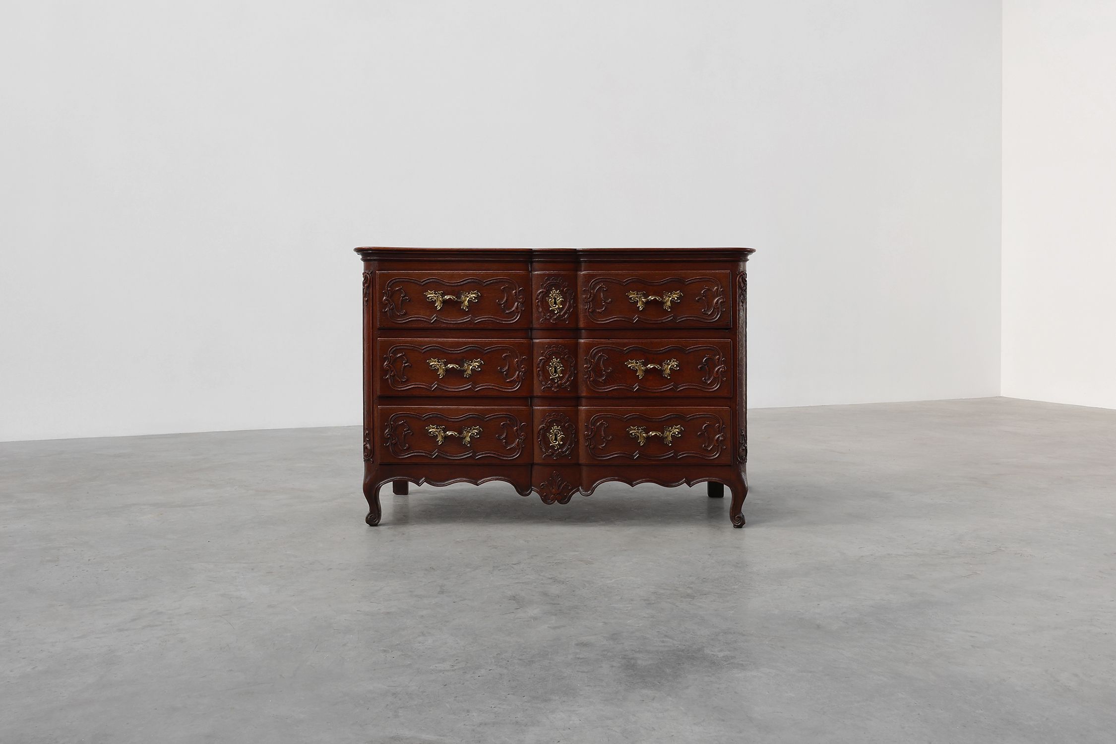 French 18th Century hand crafted oak chest of drawers in Louis XV stylethumbnail